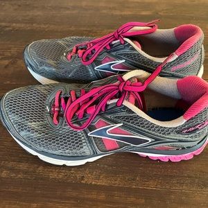 brooks trainers size 8